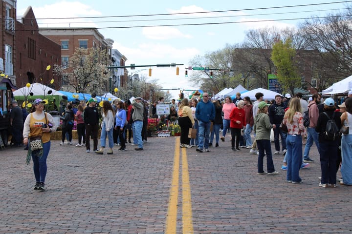 Oxford citizens gather Uptown